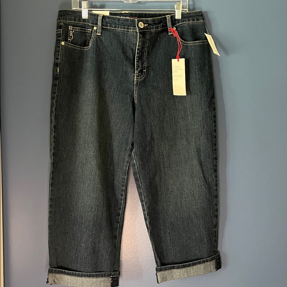 Style & Co tummy control capri, tummy panel holds you in. Sz 16, dark blue denim